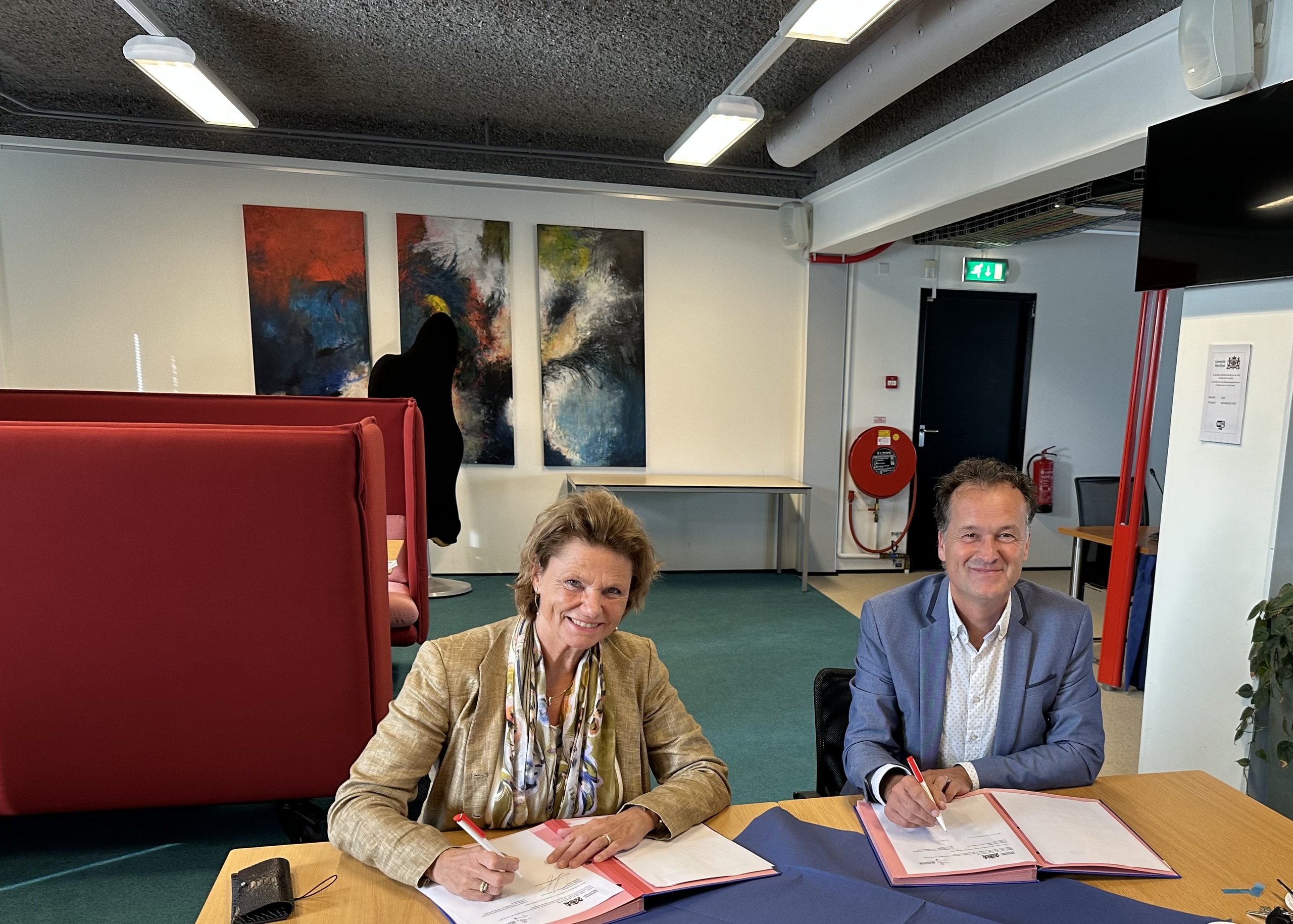 Ondertekening bgm P.v. Hartskamp en dijkgraaf J. Haan samenwerkingsovereenkomst 2023
