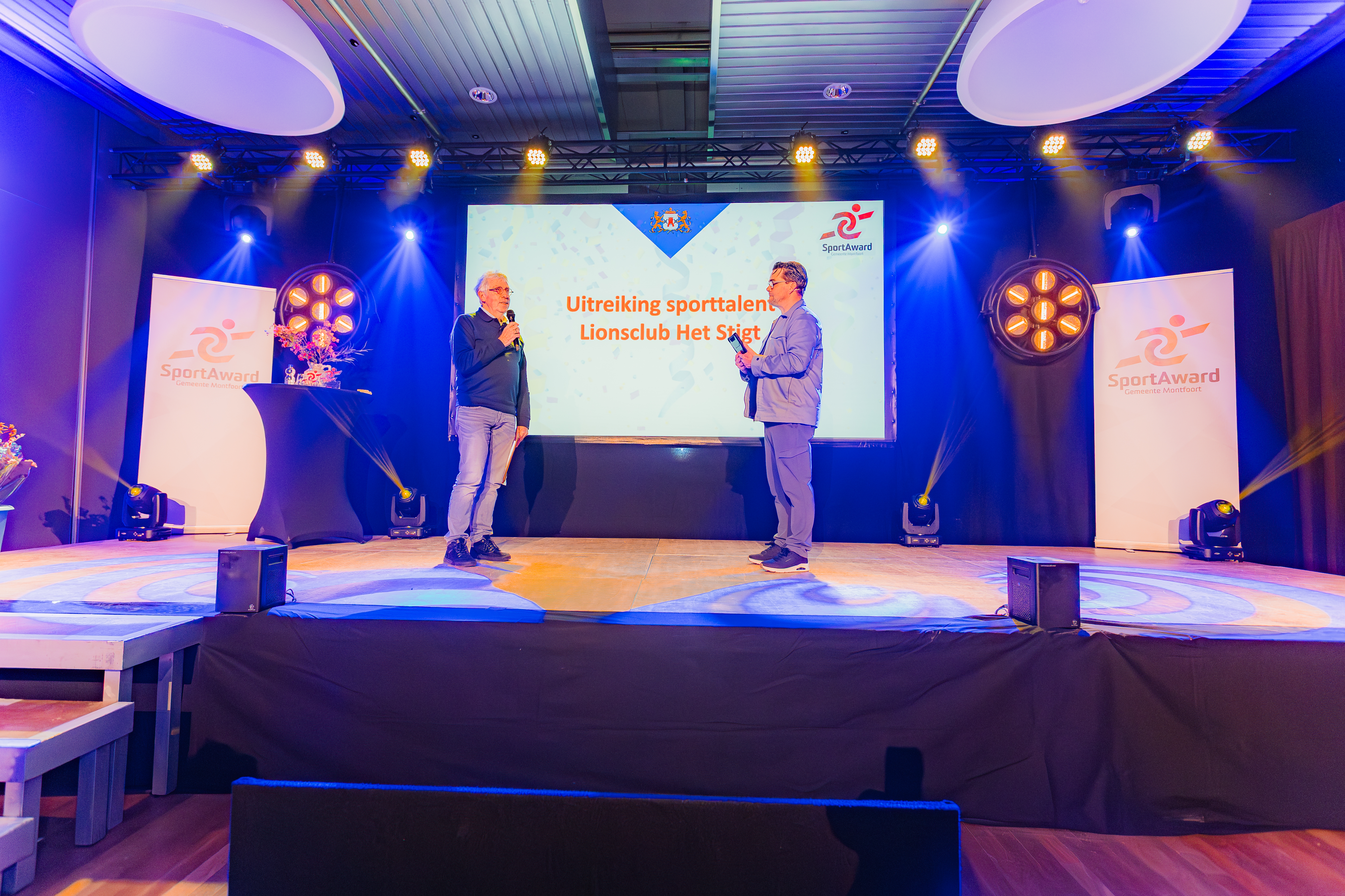 Robin op podium met Ton vd Made Lion Stigt