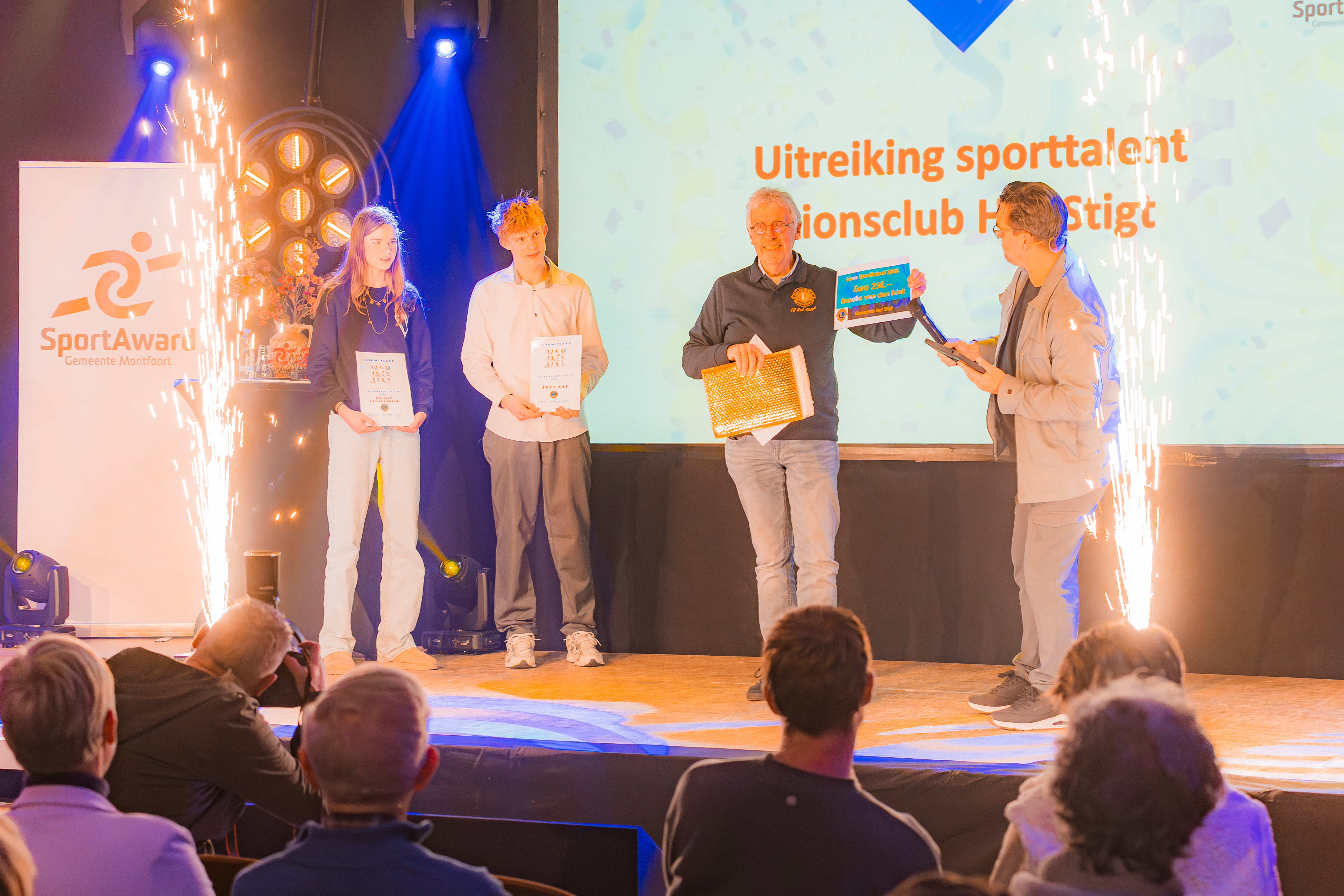 Uitreiking Lionsclub met Robin, Ton, Rosalie en Joel